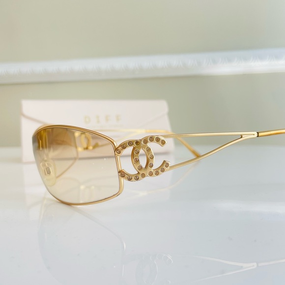 🌸SOLD🌸CHANEL AUTHENTIC Gold CC crystal sunglasses - Picture 7 of 16